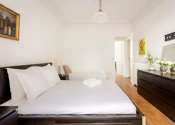 Chic Parisian Trocadero & Eiffel Tower *