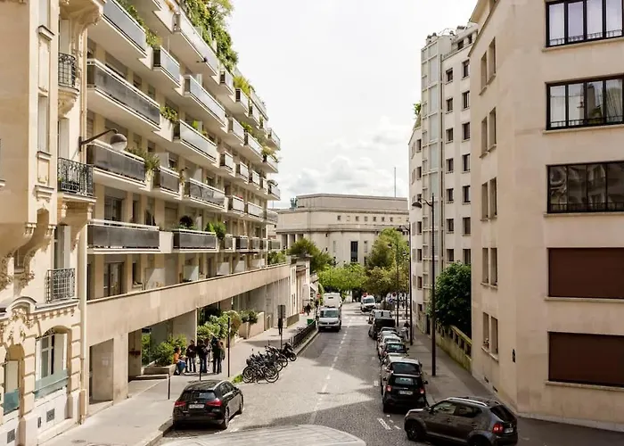 Chic Parisian Trocadero & Eiffel Tower 巴黎