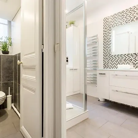 Chic Parisian Trocadero & Eiffel Tower Apartment Paris