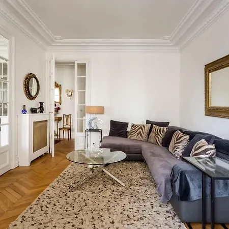 Chic Parisian Trocadero & Eiffel Tower Apartment