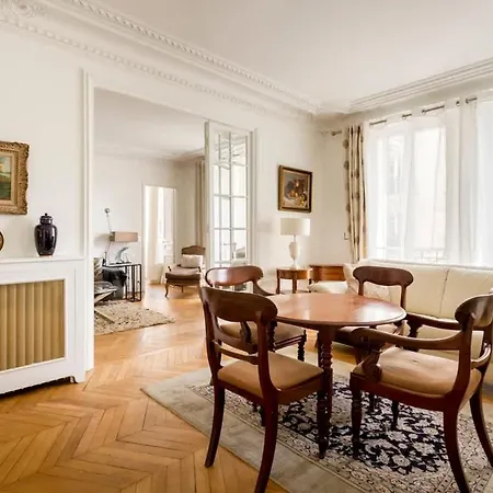 Chic Parisian Trocadero & Eiffel Tower Apartment