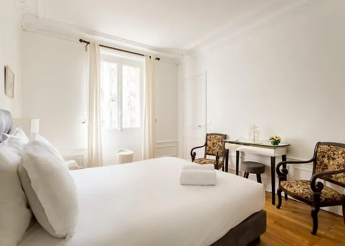 Apartment Chic Parisian Trocadero & Eiffel Tower