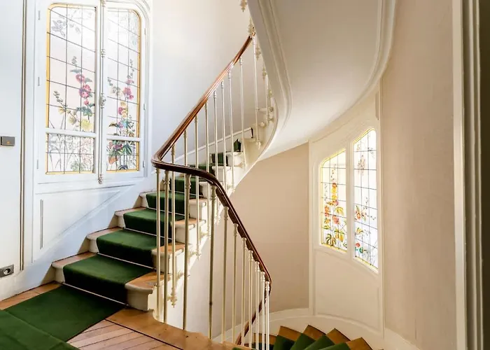 Chic Parisian Trocadero & Eiffel Tower Apartment Paris