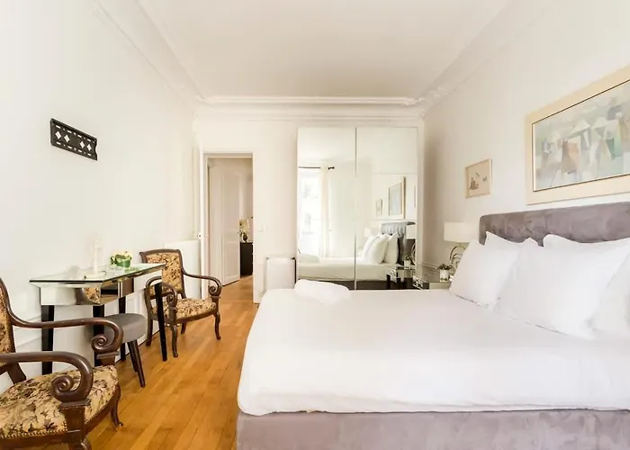 Apartment Chic Parisian Trocadero & Eiffel Tower
