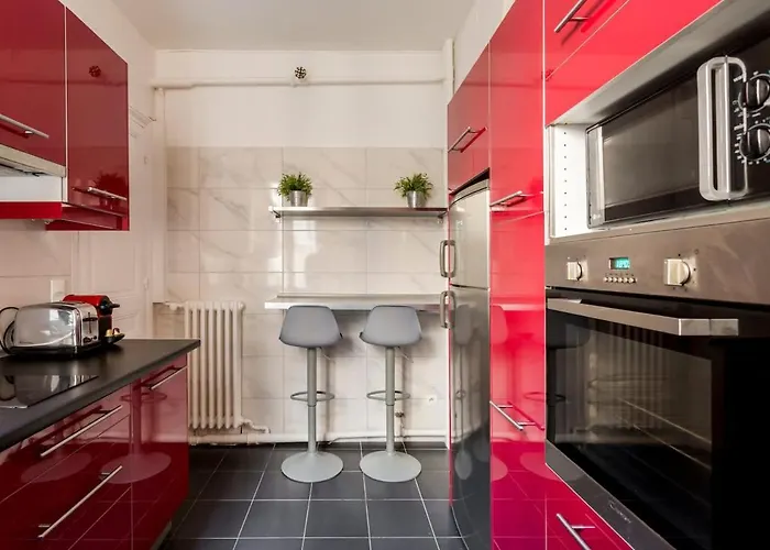 Chic Parisian Trocadero & Eiffel Tower Apartment Paris