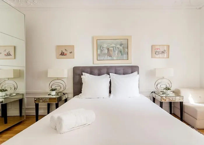 Apartment Chic Parisian Trocadero & Eiffel Tower