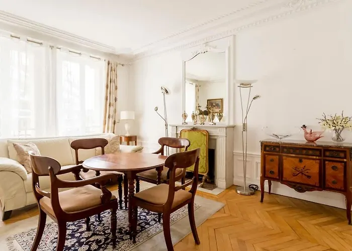 Chic Parisian Trocadero & Eiffel Tower Apartment Paris