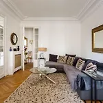 Chic Parisian Trocadero & Eiffel Tower Apartmán