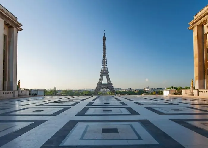Chic Parisian Trocadero & Eiffel Tower