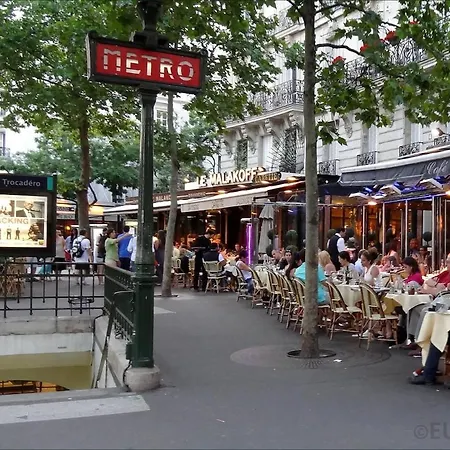 Appartement Chic Parisian Trocadero & Eiffel Tower *